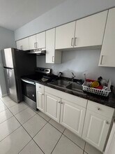 17472 SW 105th Ave in Miami, FL - Building Photo - Building Photo