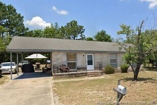 5742 Edmeston Dr in Fayetteville, NC - Building Photo