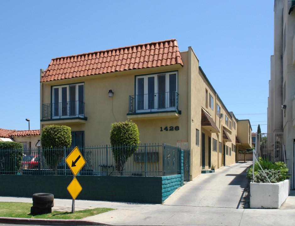 1426 S Point View St in Los Angeles, CA - Foto de edificio