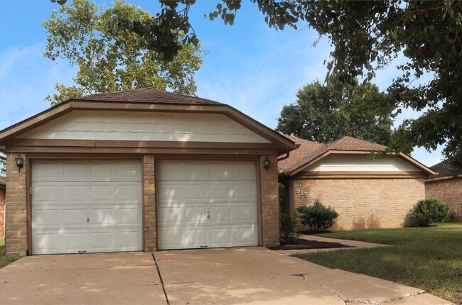 property at 915 Valley Ranch Dr