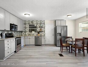 2833 Emily Ln in Jacksonville, FL - Building Photo - Building Photo