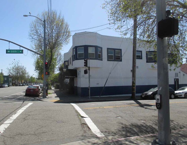 6543-6551 Telegraph Ave in Oakland, CA - Building Photo - Building Photo