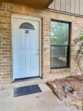 1011 Hamblen Rd in Houston, TX - Building Photo - Building Photo