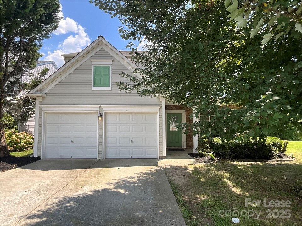 2111 Arbor Vista Dr in Charlotte, NC - Building Photo
