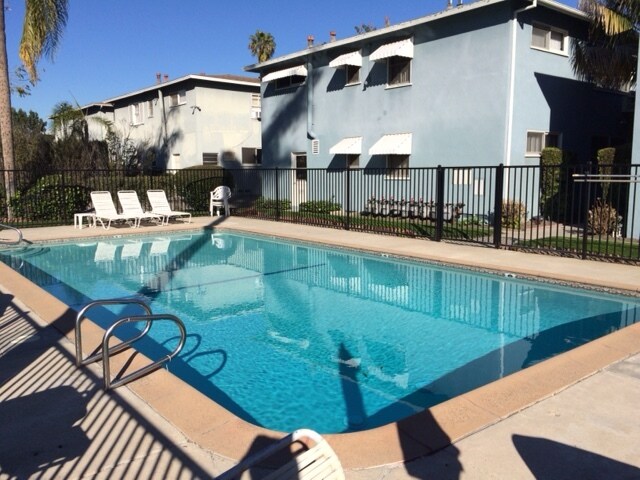 4935-4941 Whitsett Ave in Valley Village, CA - Building Photo - Building Photo