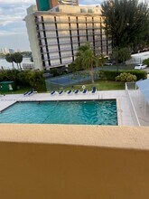 880 NE 69th St in Miami, FL - Building Photo - Building Photo