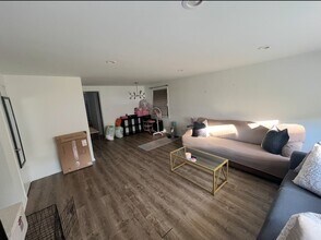 5737 N Elston Ave, Unit 1 in Chicago, IL - Building Photo - Building Photo