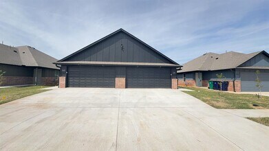 11415 University in Oklahoma City, OK - Building Photo - Building Photo