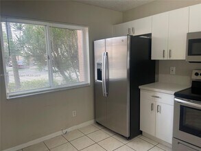 854 NW 208th Dr in Pembroke Pines, FL - Building Photo - Building Photo