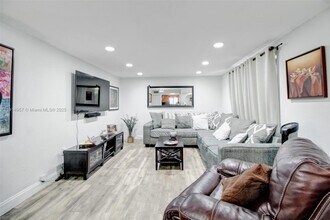 6604 SW 113th Ave in Miami, FL - Building Photo - Building Photo