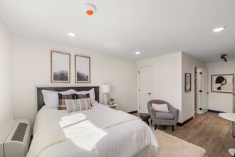 The View on Hickman in Urbandale, IA - Foto de edificio - Building Photo