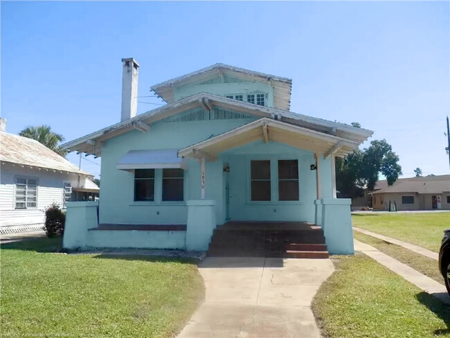 1870 Lakeview Dr in Sebring, FL - Foto de edificio - Building Photo