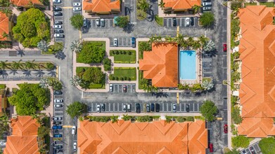 7360 NW 114th Ave in Doral, FL - Foto de edificio - Building Photo