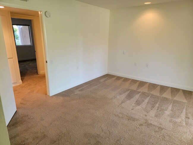 property at 5474 Paseo Del Lago E