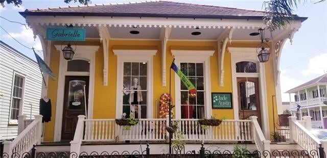 property at 3650-3652 Magazine St