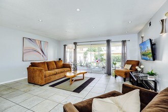 2210 S Calle Palo Fierro, Unit B in Palm Springs, CA - Building Photo - Building Photo