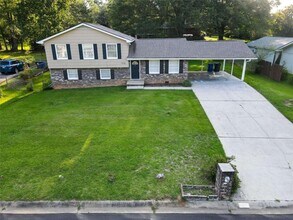 130 Mimosa Dr in Fayetteville, GA - Building Photo - Building Photo