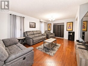103 Starr Crescent in Aurora, ON - Building Photo - Building Photo