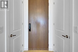 3240 William Coltson Ave in Oakville, ON - Building Photo - Building Photo