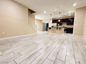 5660 Alta Peak Ct in Las Vegas, NV - Foto de edificio - Building Photo