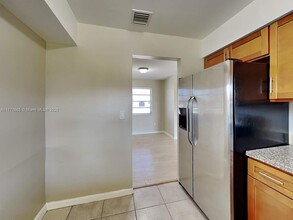 8230 NW 13th St in Pembroke Pines, FL - Building Photo - Building Photo