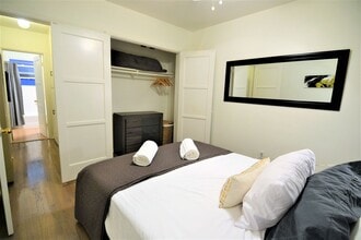 12423 Chandler Blvd in Los Angeles, CA - Building Photo - Building Photo