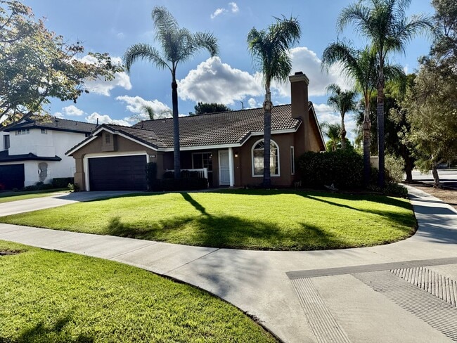 1011 Cornerstone Way in Corona, CA - Building Photo - Building Photo