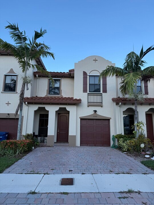17543 SW 153rd Path in Miami, FL - Building Photo