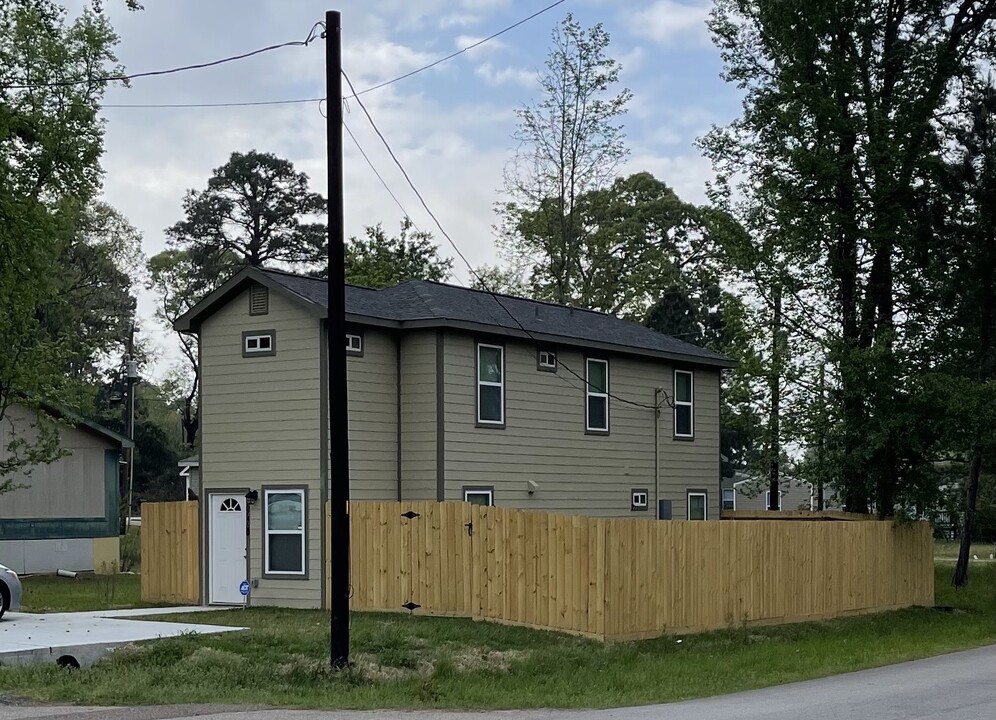 16745 E Hammon in Montgomery, TX - Building Photo