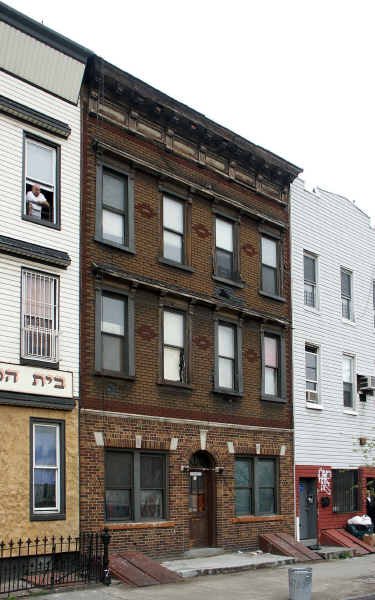 207 Wallabout St in Brooklyn, NY - Building Photo