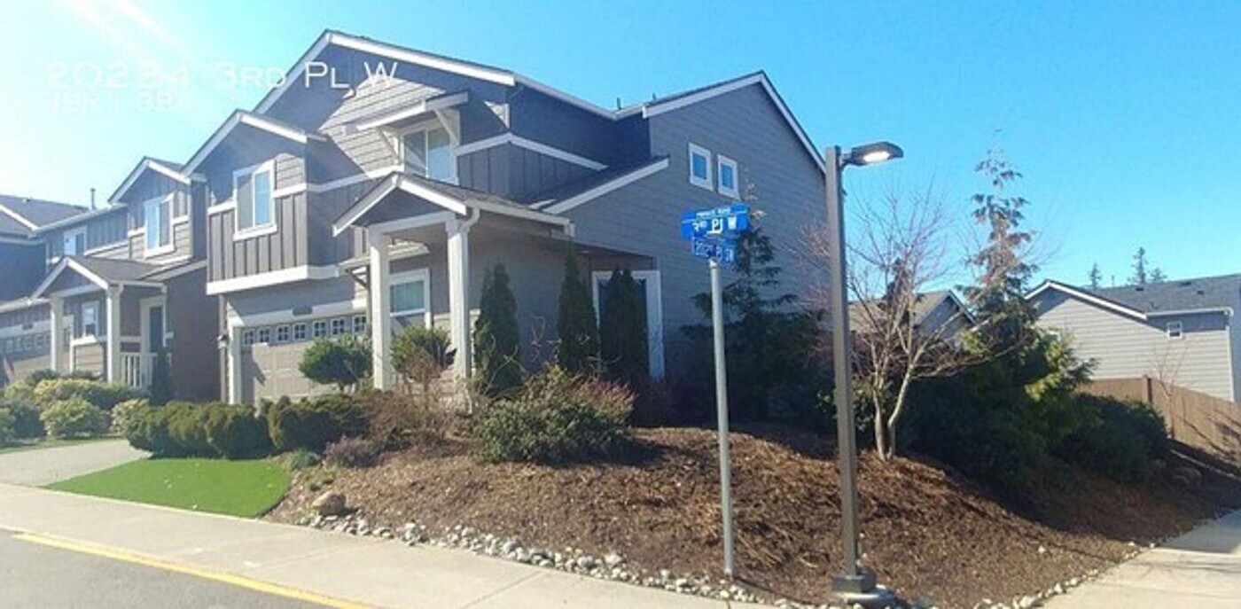 20224 3rd Pl W in Lynnwood, WA - Building Photo