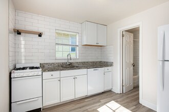 1904 Hampton Ave in North Charleston, SC - Foto de edificio - Building Photo