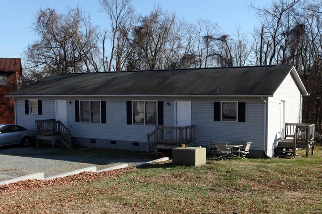 21 W Colonial Dr in Thomasville, NC - Building Photo - Building Photo