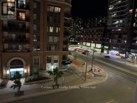 395 Square One Dr in Mississauga, ON - Building Photo