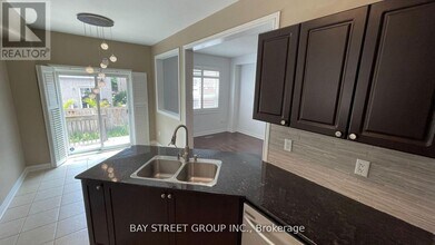 2412 Old Brompton Way in Oakville, ON - Building Photo - Building Photo