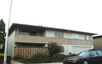 423 Studio Cir in San Mateo, CA - Building Photo - Building Photo