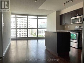 215 Fort York Blvd in Toronto, ON - Building Photo - Building Photo