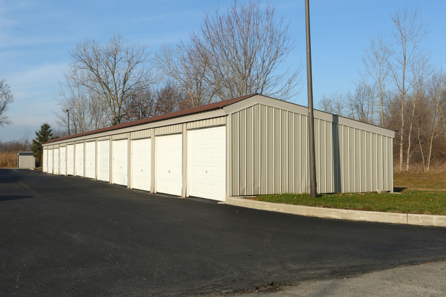 Oaks of Sable Point in Adrian, MI - Building Photo - Building Photo