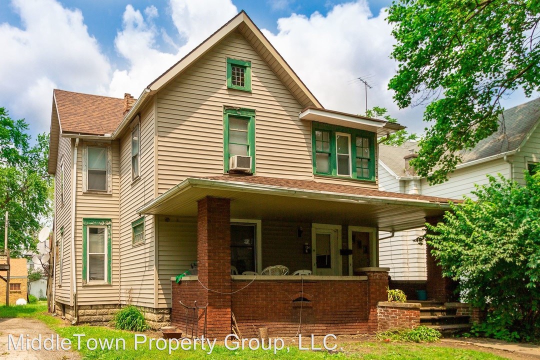 810 W Ashland Ave in Muncie, IN - Building Photo