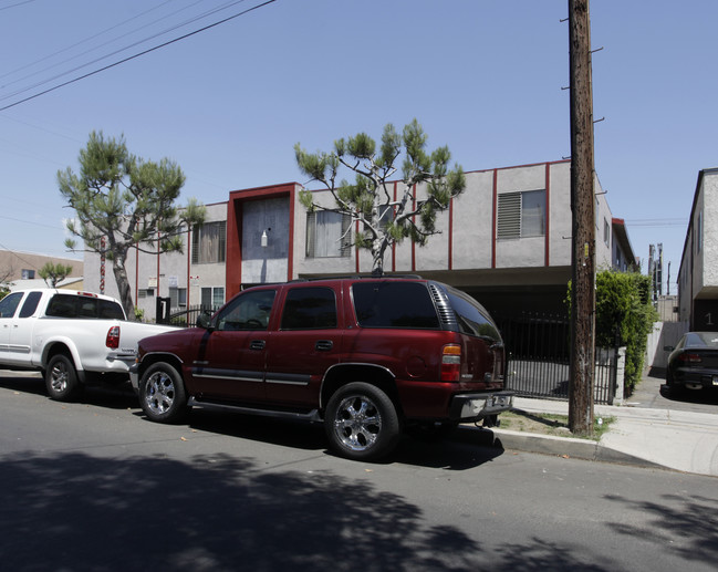 6862 Simpson Ave in North Hollywood, CA - Building Photo - Building Photo