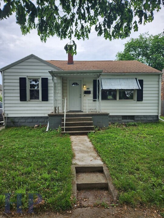 2616 Dewitt Ave in Mattoon, IL - Building Photo