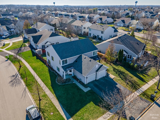 3048 Impressions Dr in Lake In The Hills, IL - Building Photo - Building Photo
