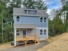 5 Lofty Vw in Weaverville, NC - Building Photo