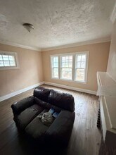 1805 Stanwood Rd in East Cleveland, OH - Foto de edificio - Building Photo