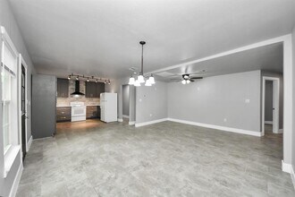 1012 Randall St in Pasadena, TX - Foto de edificio - Building Photo