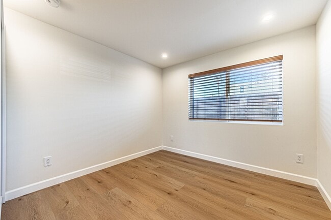 402 E Harvard Rd in Burbank, CA - Building Photo - Building Photo