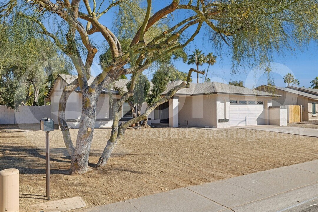 9300 E Kalil Dr in Scottsdale, AZ - Building Photo