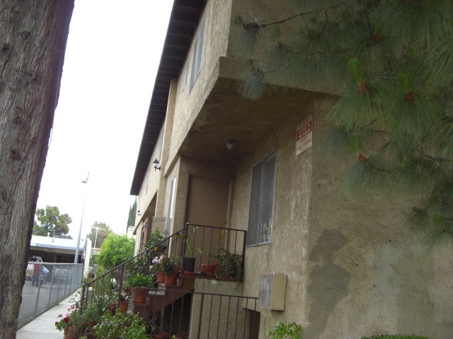 6928 Hinds Ave in North Hollywood, CA - Building Photo - Building Photo