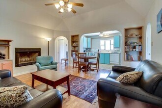7445 McGregor Ln, Unit 1 in Dripping Springs, TX - Building Photo - Building Photo