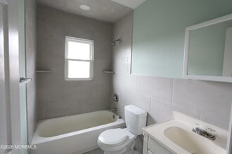 110 Union Ave, Unit D in Lakehurst, NJ - Foto de edificio - Building Photo